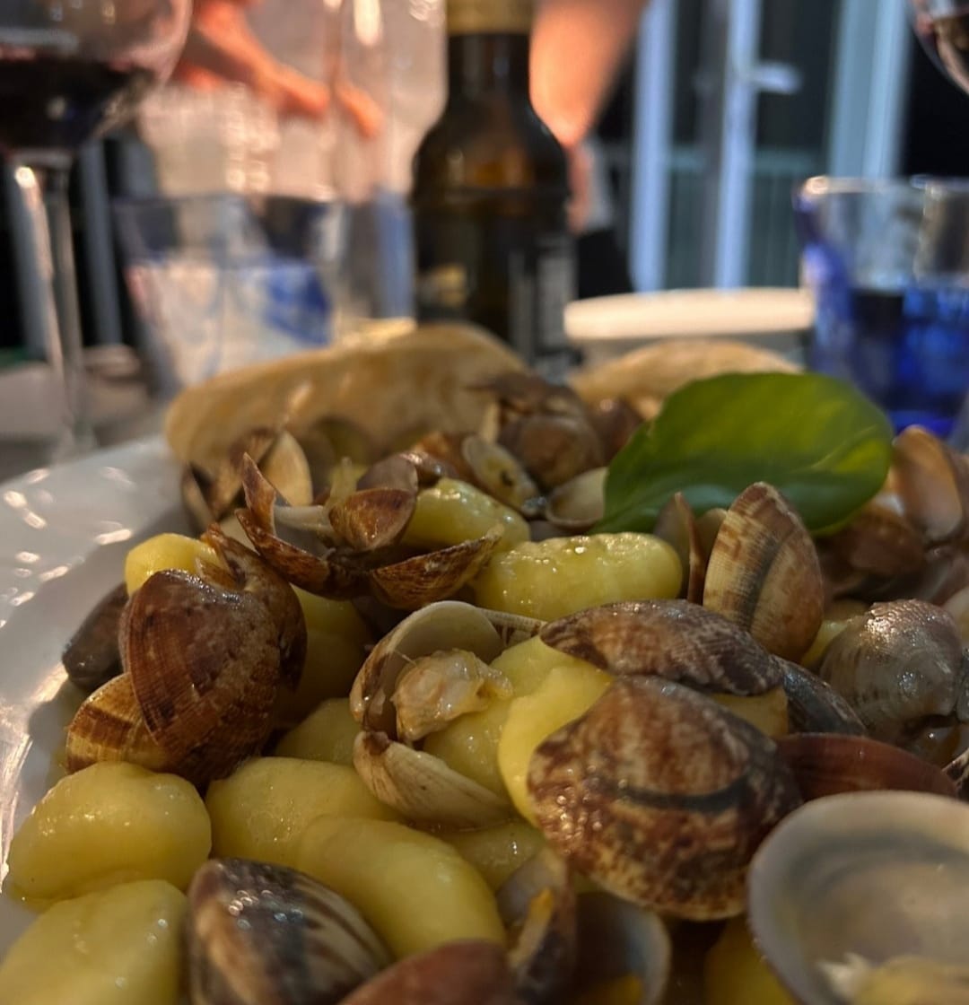 Potato gnocchi with clams and basil