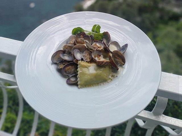 Ravioli with clams, served on the terrace railing