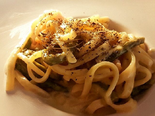 Fresh tagliatelle with ground black pepper
